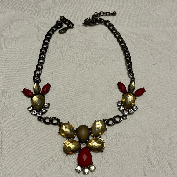 Beautiful statement necklace in deep yellows and red with dark colored chain - Picture 3 of 3